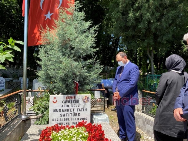 İlk ziyaretini Şehit Kaymakamın ailesine yaptı