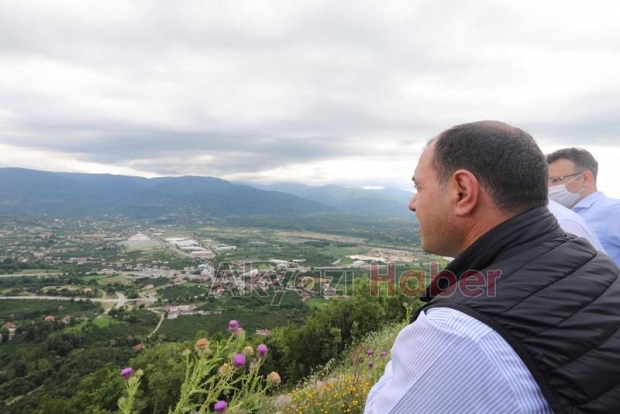 Vali kaldırımdan akyazı çıkarması