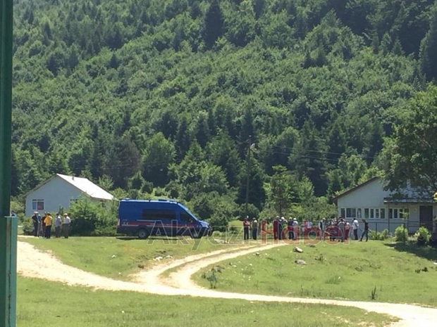 Acelle Yaylası'nda çit denetimi