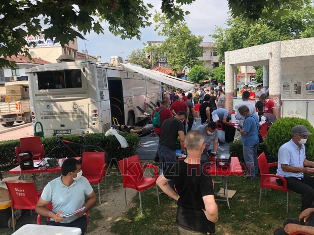 Akyazılılar yaralılar için kan vermeye koştu
