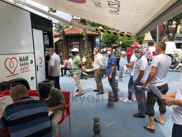 Akyazılılar yaralılar için kan vermeye koştu
