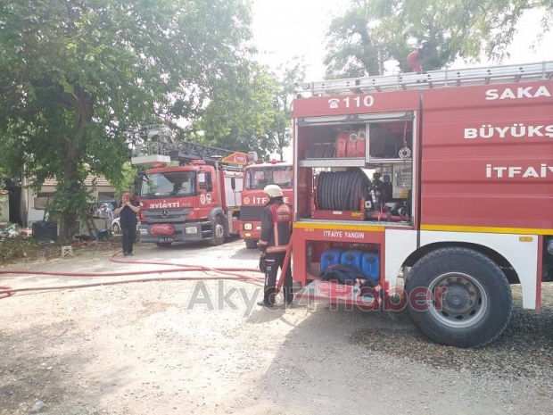 Vakıf'ta 3 müstakil ev yandı