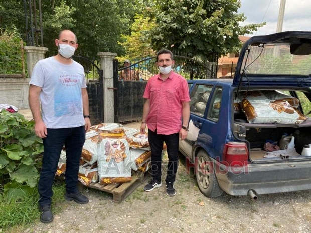 Sokak hayvanları için 200 çuval mama yardımı