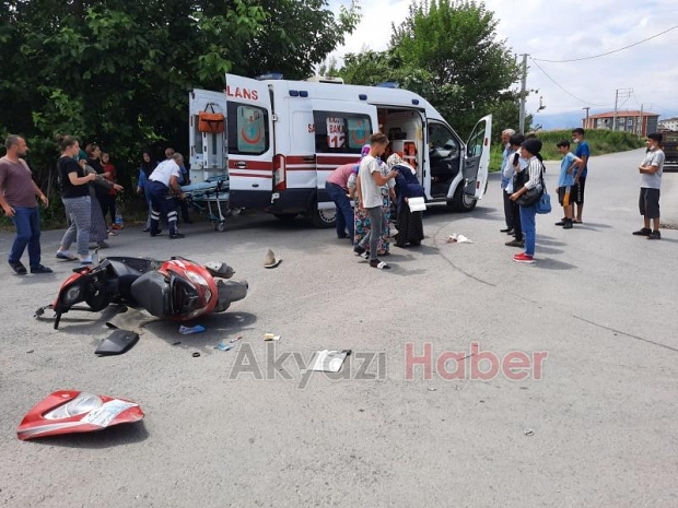 Motosiklet otomobille çarpıştı: 1 yaralı