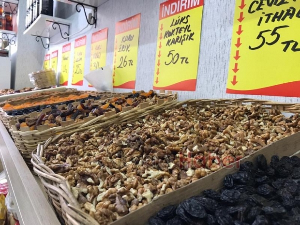 Kütahya'nın meşhur Ertaş Damak Sucukları Akyazıda