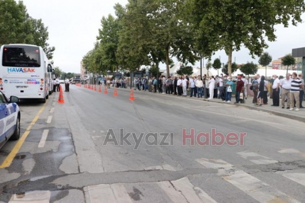 Otobüslerle Ayasofya'ya gittiler