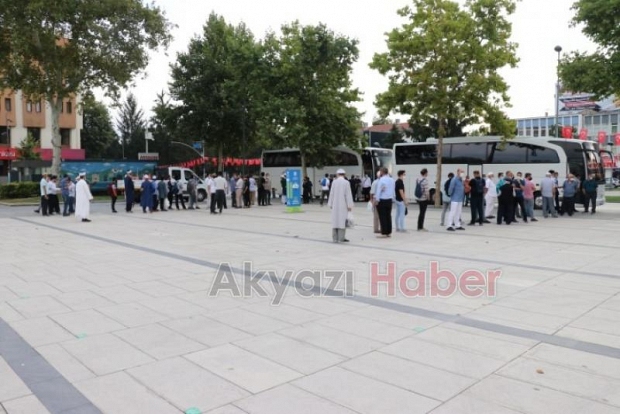 Otobüslerle Ayasofya'ya gittiler