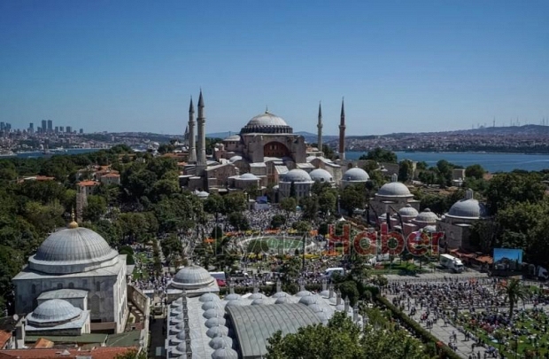 Ayasofya Camii'ne girişler durduruldu