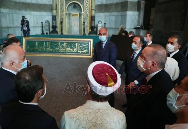 Ayasofya bugün aslına rücu etti