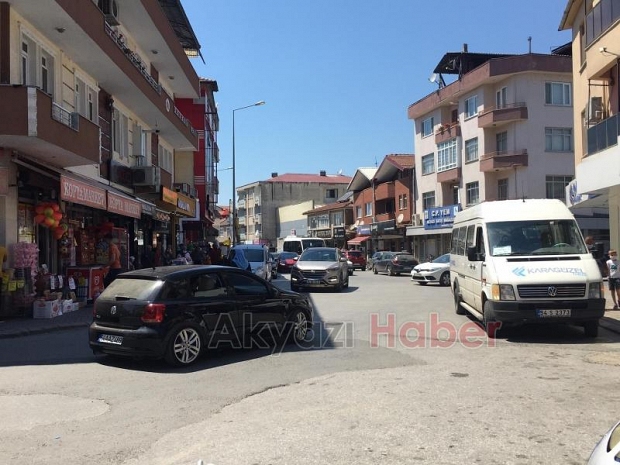 Akyazı'da bayram alışverişi yoğunluğu