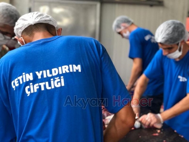 Çetin Yıldırım Çiftliği'nde sosyal mesafeli kurban kesimi