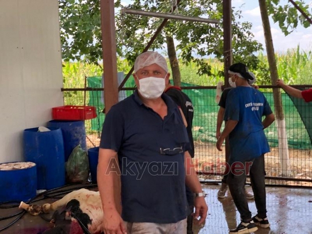 Çetin Yıldırım Çiftliği'nde sosyal mesafeli kurban kesimi