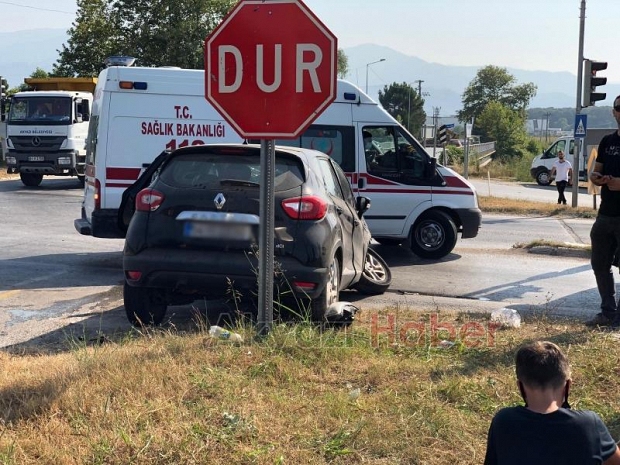 Ölüm kavşağında kaza: 3 yaralı