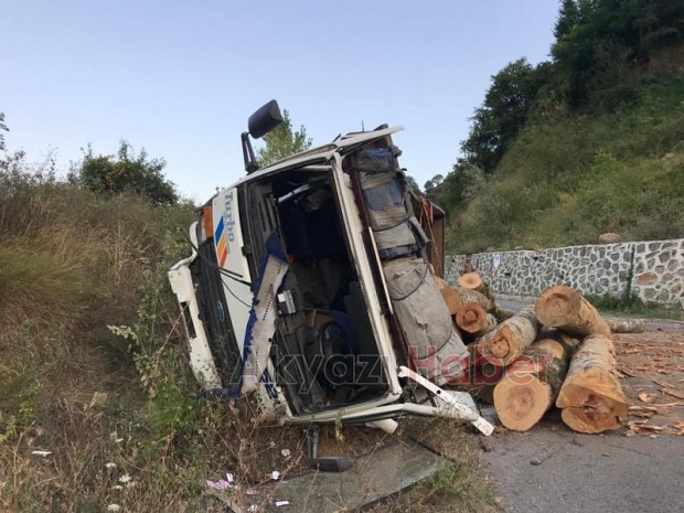 Freni patlayan kamyondan atlayıp canını kurtardı