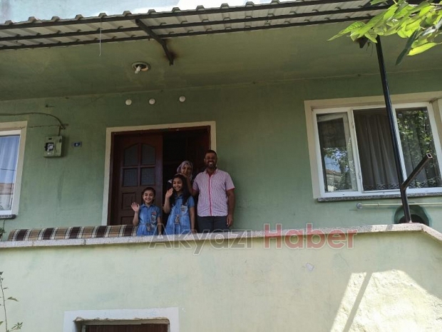 Bebeklerine kimlik çıkarmak için yardım bekliyorlar