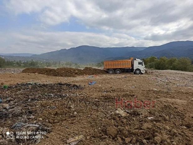 Akyazılıyı isyan ettiren çöp soruna Büyükşehir el attı