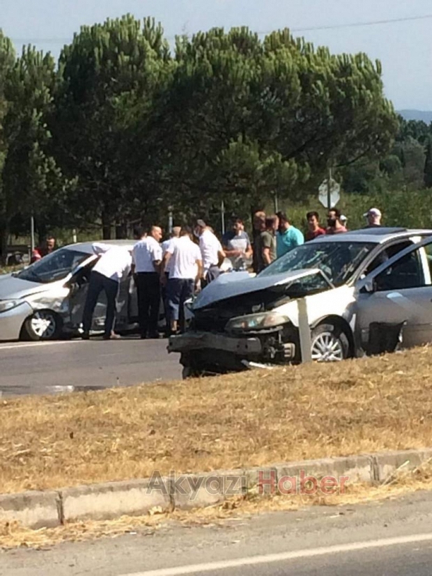 Akyazı'da 3 ayrı kazada 10 kişi yaralandı