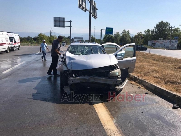 Akyazı'da 3 ayrı kazada 10 kişi yaralandı