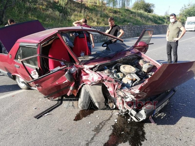Reşadiyede kaza araçlar hurdaya döndü