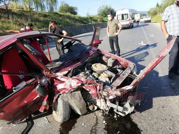 Reşadiyede kaza araçlar hurdaya döndü