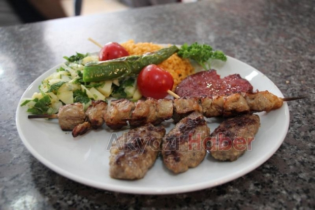 İkizler Etçim Restaurant hizmete devam ediyor