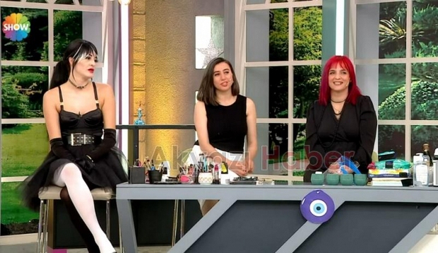 Akyazılı iki kadın kuaför Kuaförüm Sensin'de