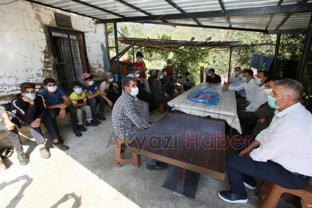 Akyazı protokolü fındık işçilerini ziyaret etti