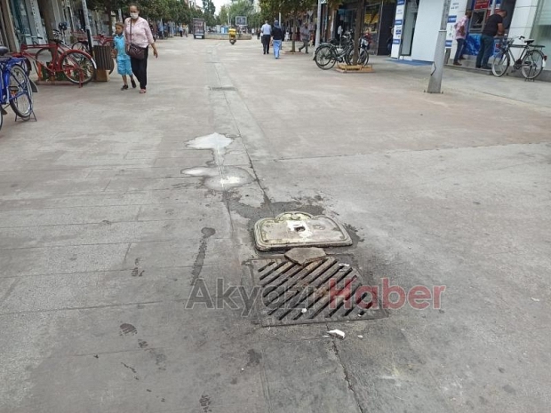 Çarşı içindeki çeşmeyi kırdılar
