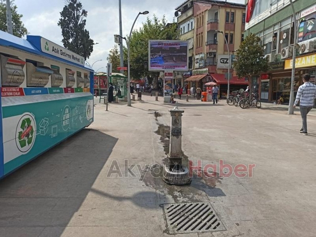 Çarşı içindeki çeşmeyi kırdılar