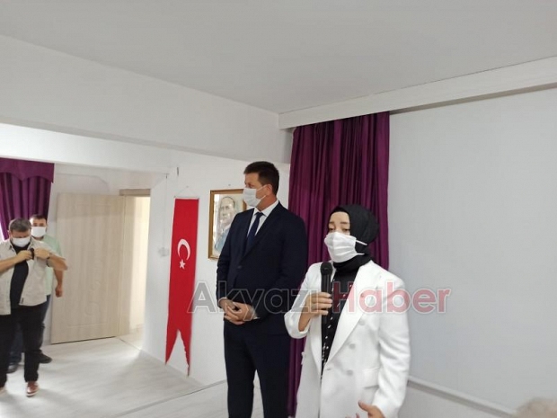Akyazıda yarım asırlık esnafa Şükran Belgesi verildi
