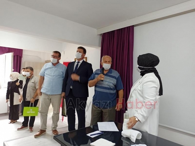 Akyazıda yarım asırlık esnafa Şükran Belgesi verildi