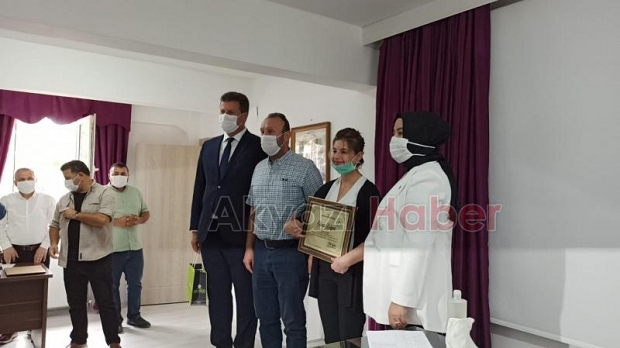 Akyazıda yarım asırlık esnafa Şükran Belgesi verildi