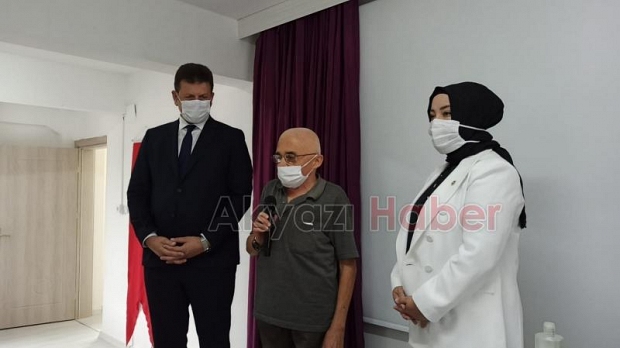Akyazıda yarım asırlık esnafa Şükran Belgesi verildi