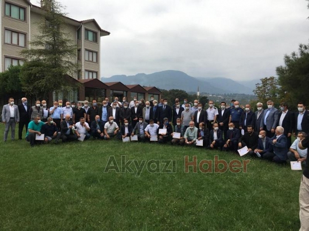 Akyazılı muhtarlara plaket ve teşekkür belgesi verildi