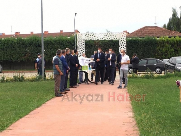 Akyazılı muhtarlara plaket ve teşekkür belgesi verildi