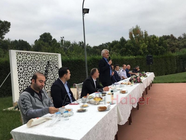 Akyazılı muhtarlara plaket ve teşekkür belgesi verildi