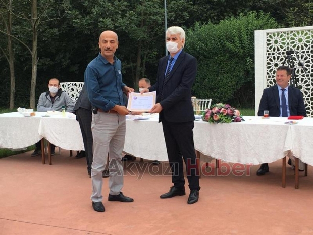 Akyazılı muhtarlara plaket ve teşekkür belgesi verildi