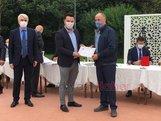 Akyazılı muhtarlara plaket ve teşekkür belgesi verildi