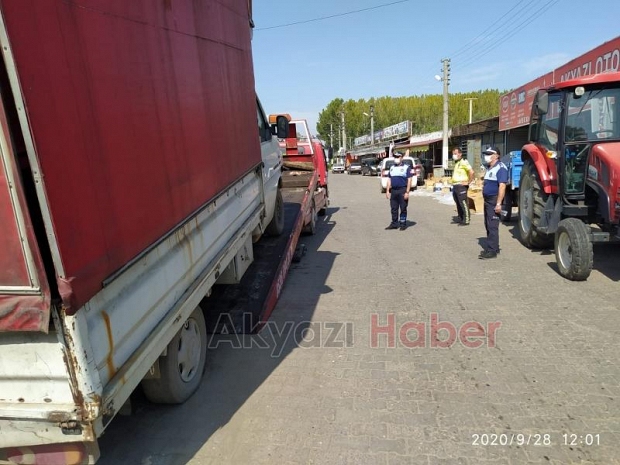 Akyazı'da hurda araçlar toplanıyor