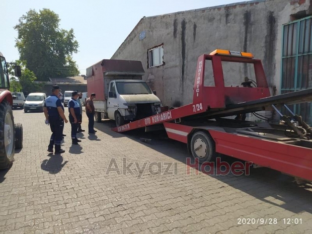 Akyazı'da hurda araçlar toplanıyor