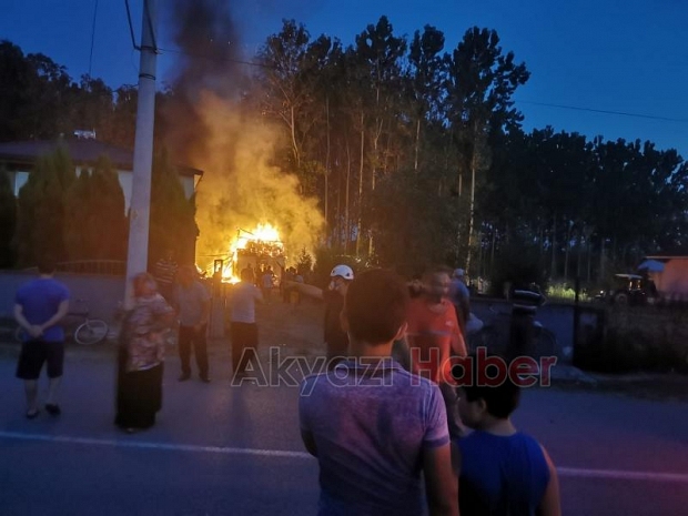 Ahır alevlere teslim oldu