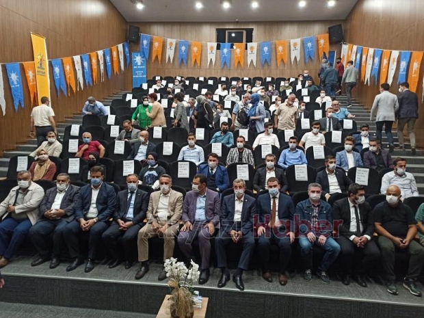 AK Parti Akyazı Gençlik Kolları'nın yeni Başkanı Oğuzhan Çolak