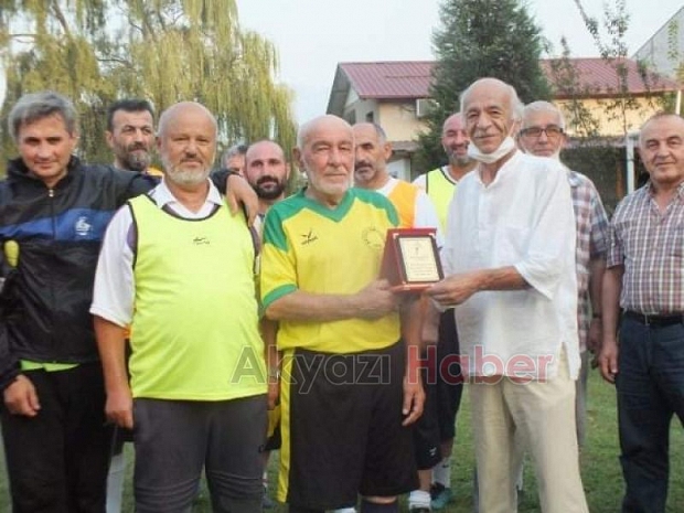 80 yaşında yeşil sahalara veda etti