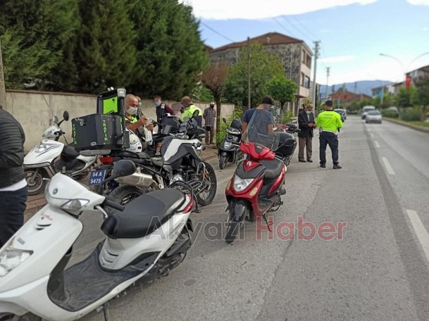 Akyazı'da motosiklet denetimleri devam ediyor