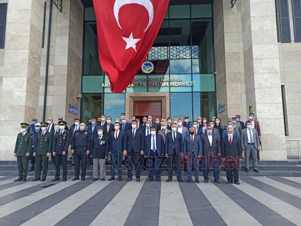 Akyazı'da Cumhuriyetin 97'nci yılı törenle kutlandı