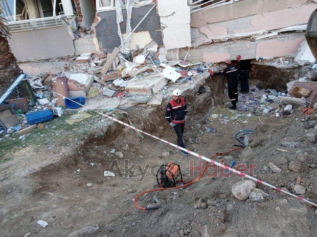 SAKTİM'in desteği ile bir kişi enkazdan kurtarıldı