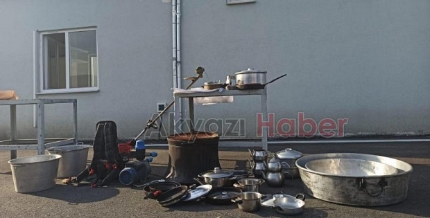 Çaldıklarını hurdacıya satarken yakalandılar