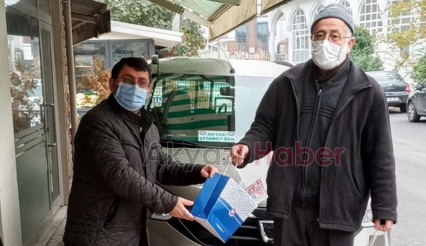 Diyanet-Sen Akyazı Şubesi maske ve kolonya dağıttı