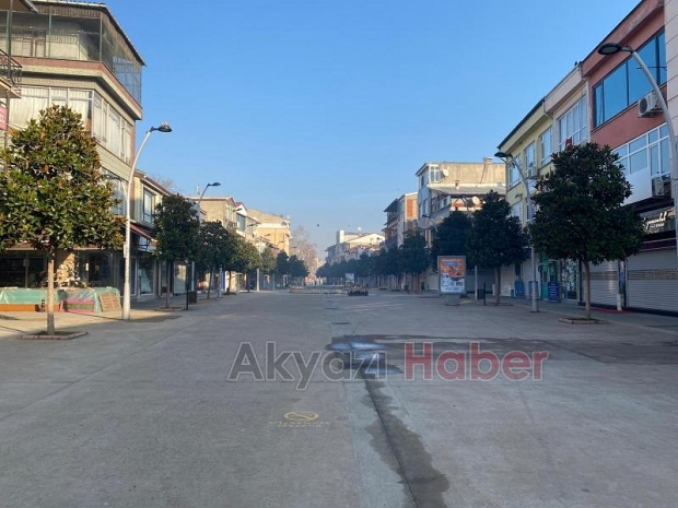 Hafta sonu yasağın ilk gününde Akyazı'dan görüntüler