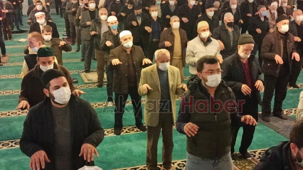 Akyazı'da camilerde yağmur duası yapıldı